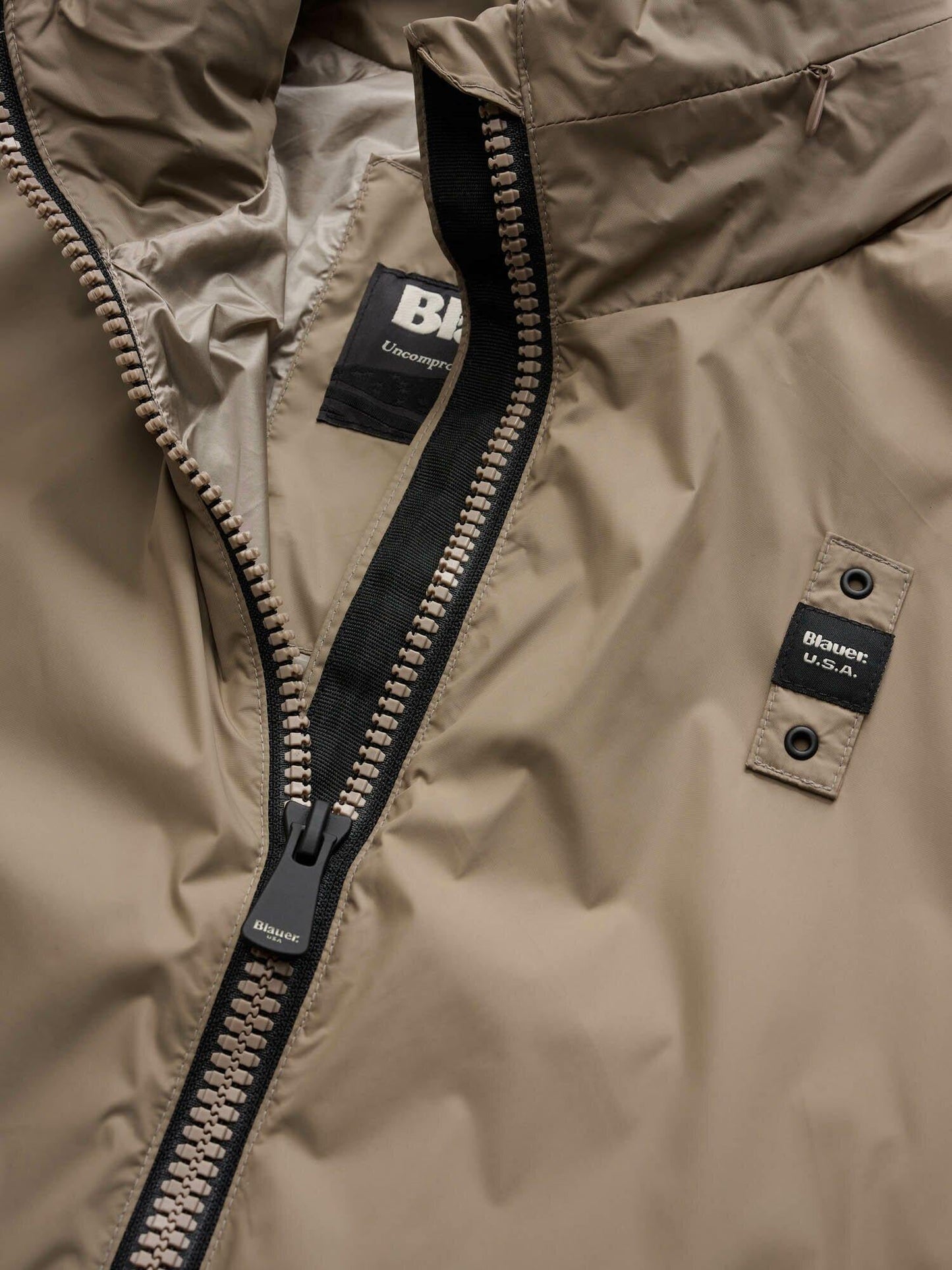 Blauer trench leggero Marion in nylon beige