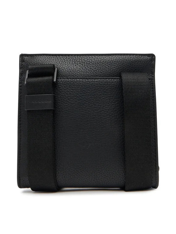 Calvin Klein borsa a tracolla Flatpack in ecopelle martellata nero