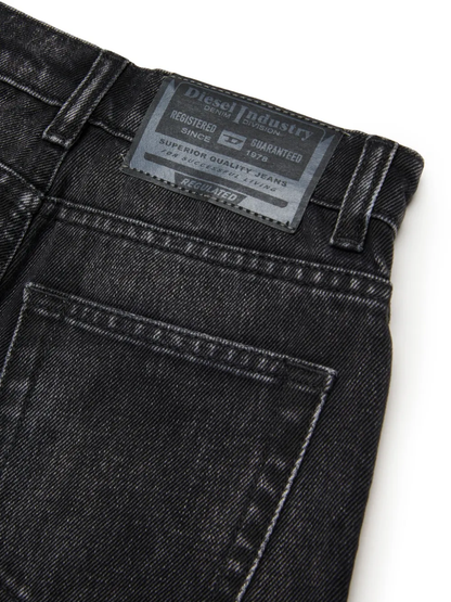 Diesel jeans gamba larga Argjx in denim rigido lavaggio nero
