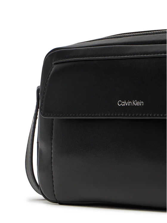 Calvin Klein pochette in ecopelle con zip nero